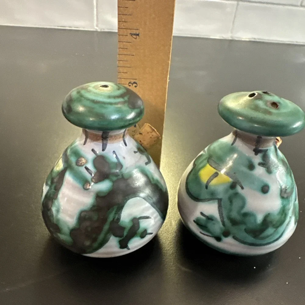 Handmade‎ Pottery Salt & Pepper Shakers Dragonwear Green Gray Stamped Tintagel